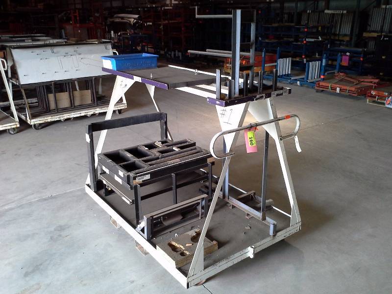 lot 160 image: (1) Rolling Material Carts