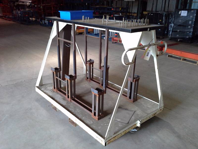 lot 162 image: (1) Rolling Material Carts