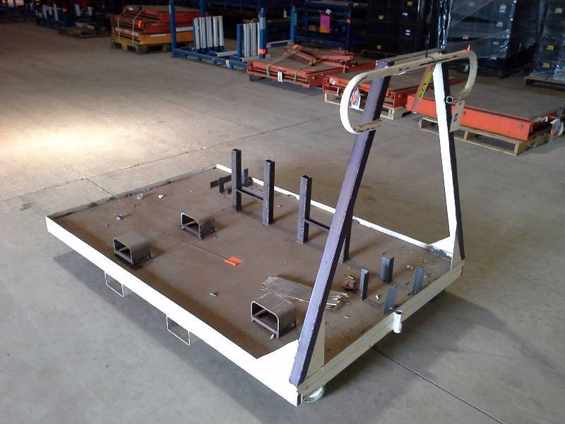lot 174 image: (1) Rolling Material Carts