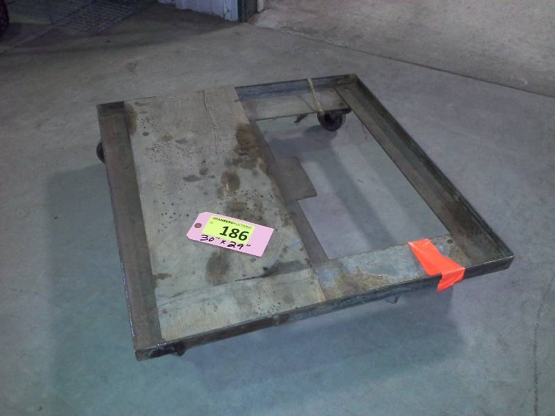 lot 186 image: (1) Rolling Cart