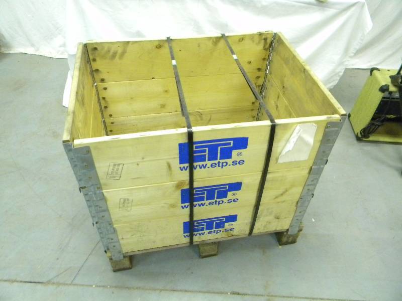 lot 6 image: Wood Crate
