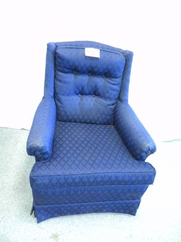 lot 15 image: Upholstered Chair