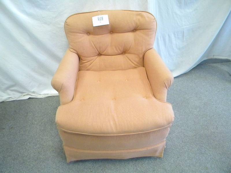 lot 16 image: Upholstered Chair