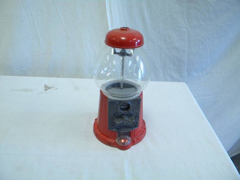 lot 25 image: Gumball Machine