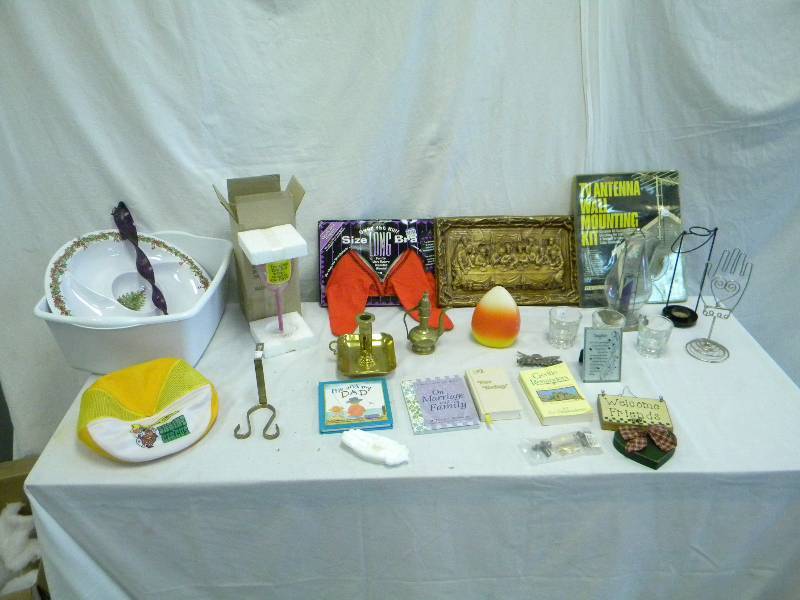 lot 38 image: Misc Household and Gifts