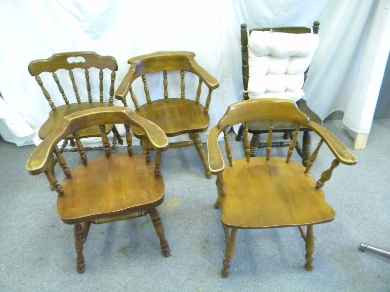 lot 20 image: 5 Wood Chairs