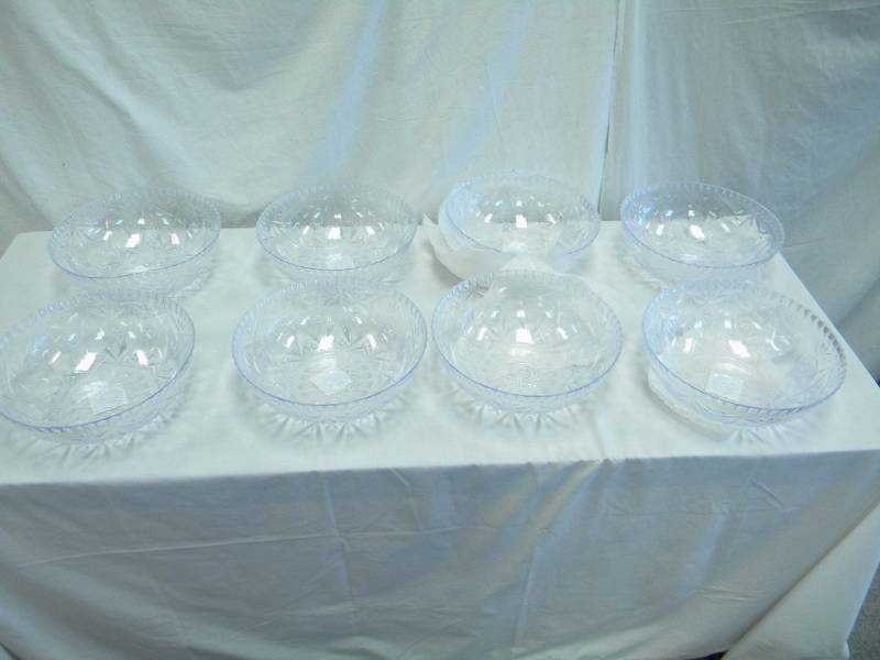 lot 44 image: Plastic Serving Bowls