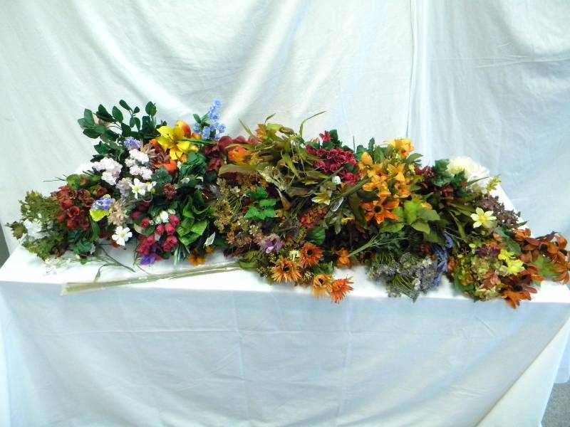 lot 47 image: Craft Flowers