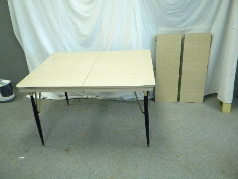 lot 67 image: Vintage Table