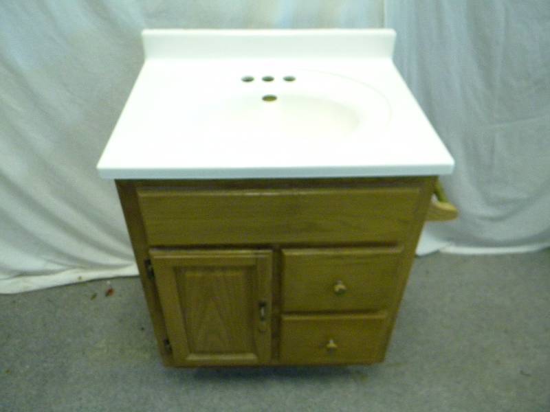 lot 68 image: Sink and Vanity