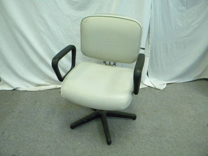 lot 70 image: Shampoo Chair