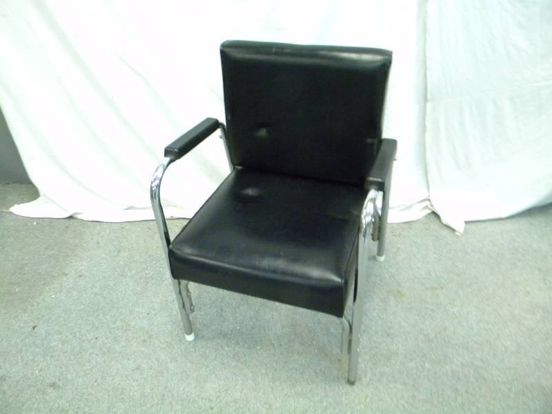 lot 74 image: Shampoo Chair