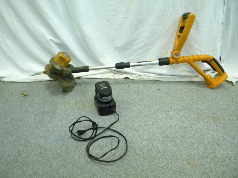 lot 81 image: Worx Trimmer Edger