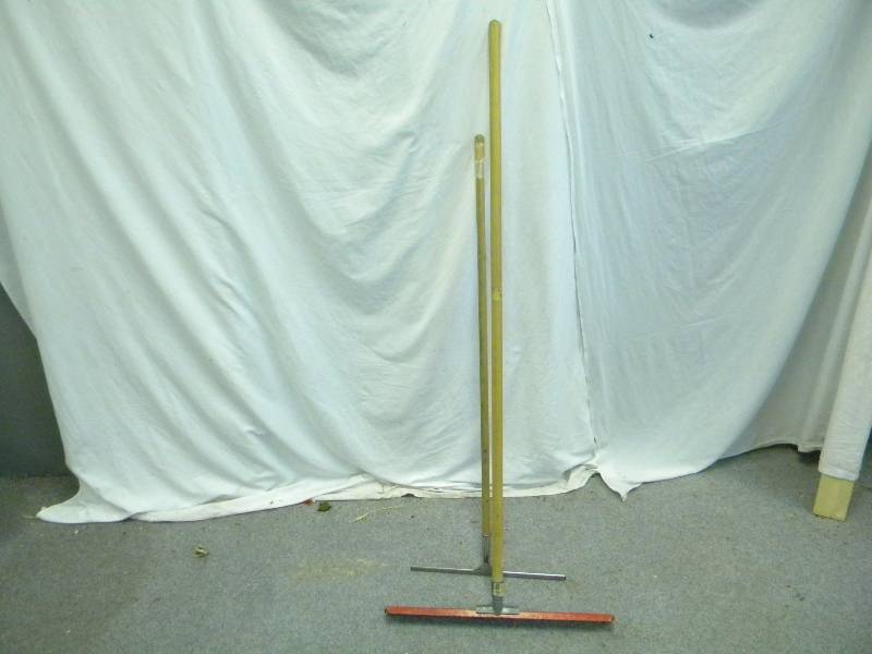lot 82 image: Squeegees