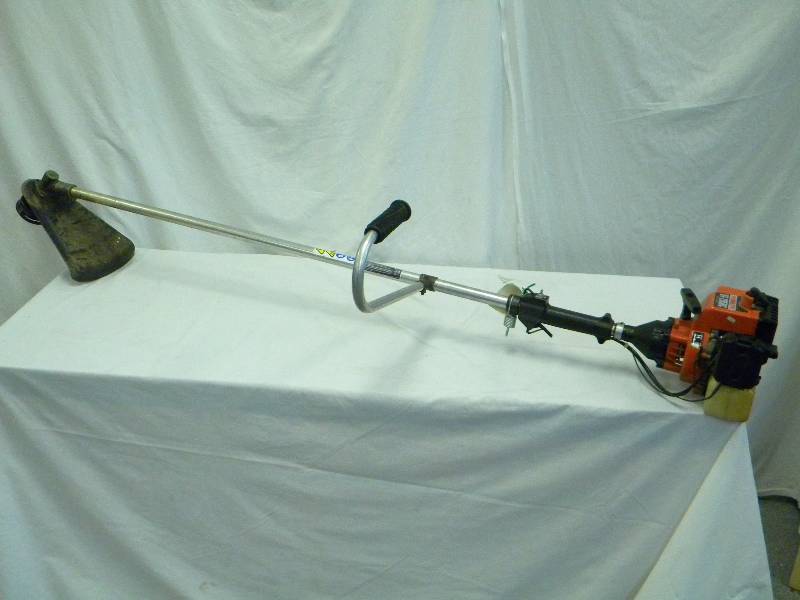 lot 85 image: Homelite Gas Trimmer