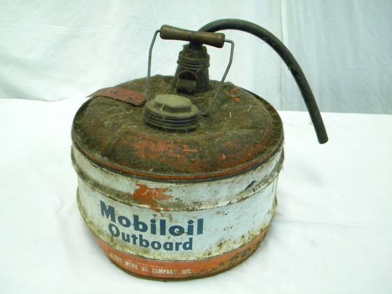 lot 86 image: Mobiloil Outboard Gas Can