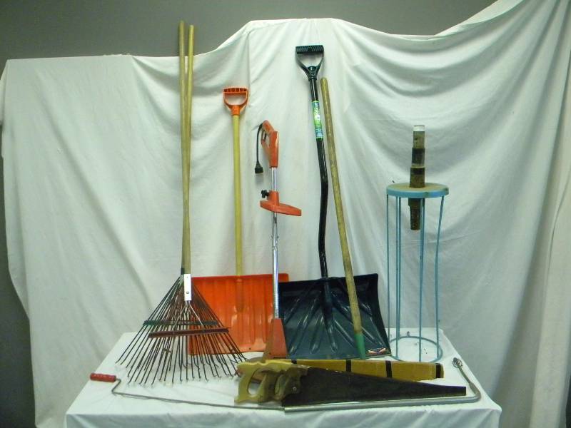 lot 99 image: Yard and Garden Tools
