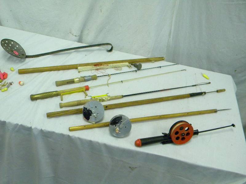 lot 115 image: Ice Fishing Poles
