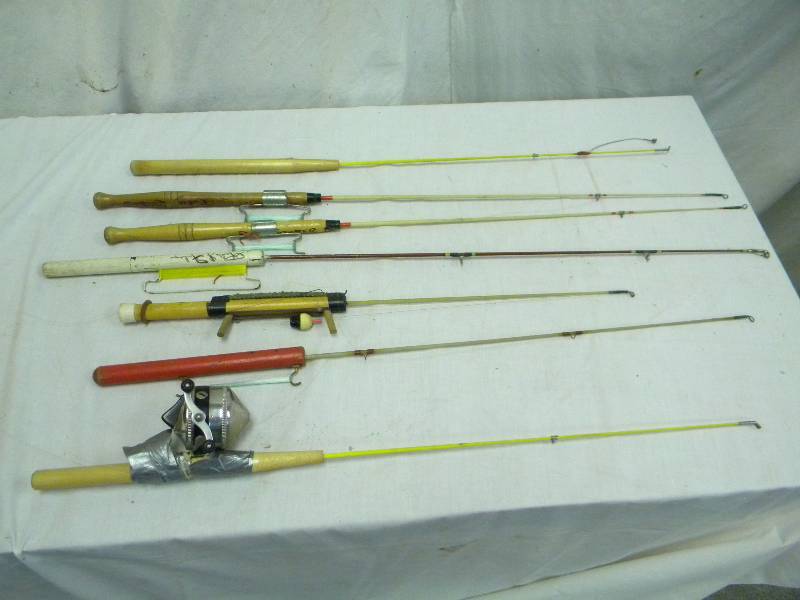 lot 118 image: Ice Fishing Poles