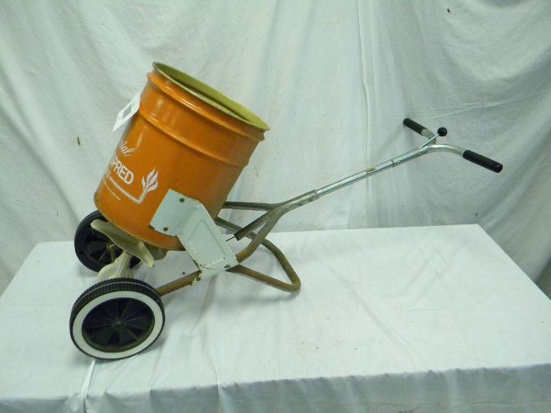 lot 122 image: Spreader