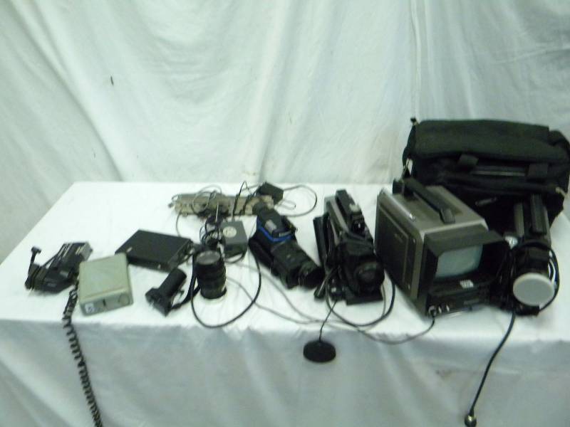 lot 124 image: Movie Cameras