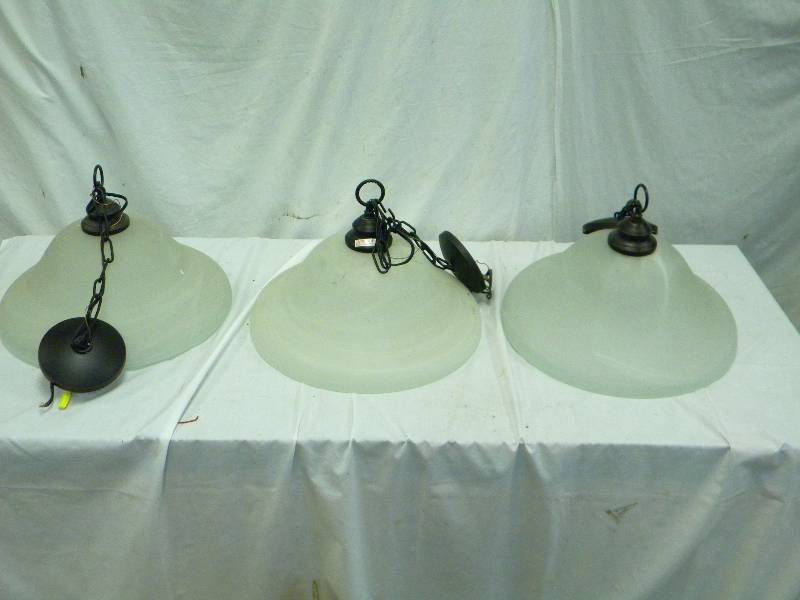 lot 133 image: Light Fixtures