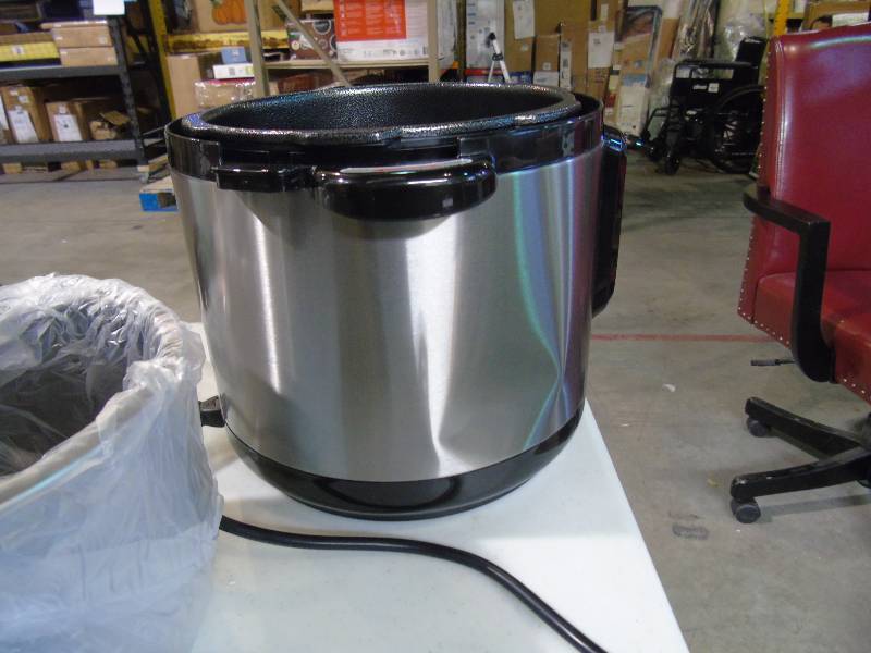 lot 6 image: Chefs Mark 5-Qt. Electric Pressure Cooker