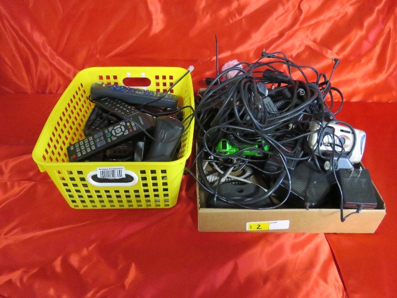 lot 2 image: Large electronic lot
