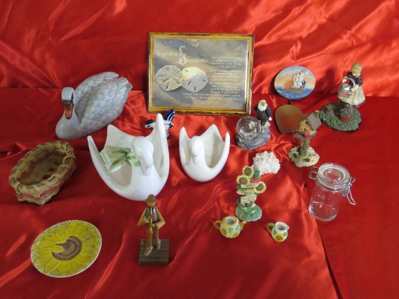 lot 9 image: Household Dcor