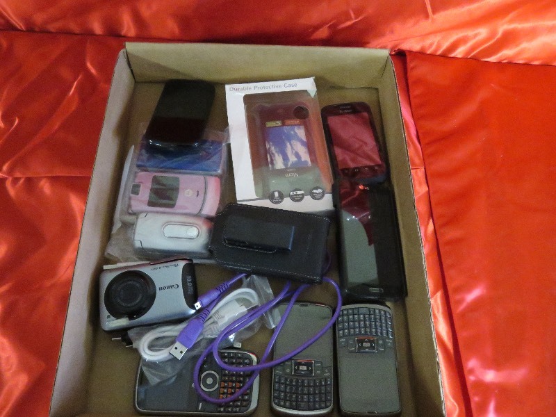 lot 12 image: Cell Phone