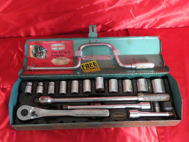 lot 16 image: Tool Box with Tools