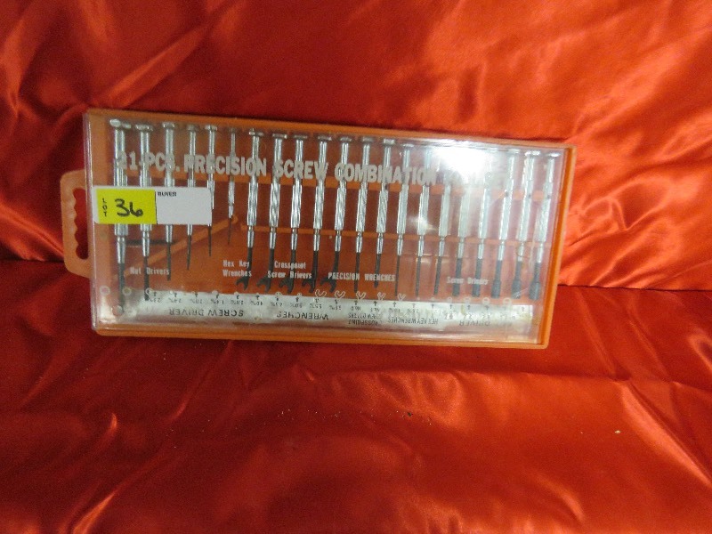 lot 36 image: Screw Tool Set