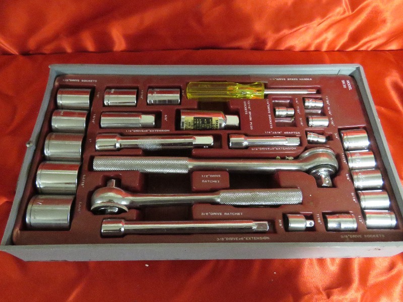 lot 37 image: socket set