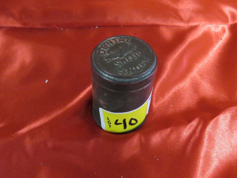 lot 40 image: Vintage Snuff Box