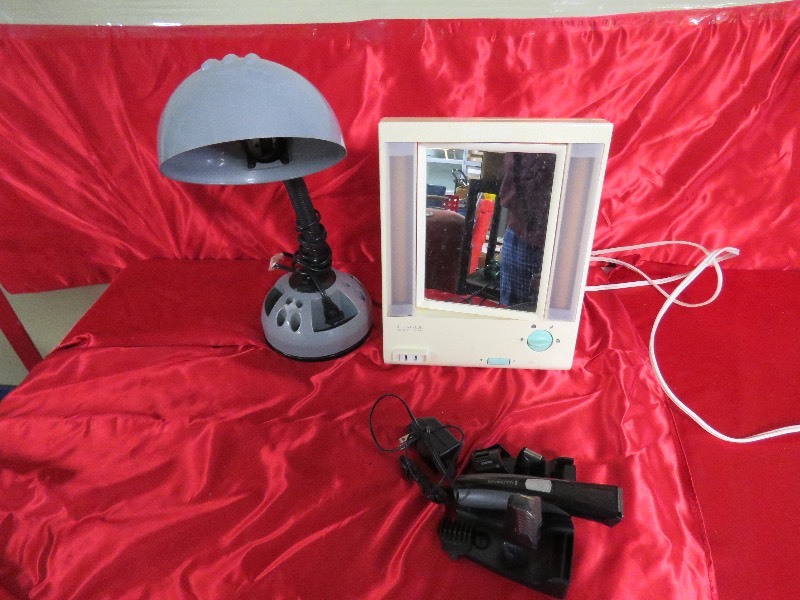 lot 43 image: Vanity Mirror, Clipper and lamp
