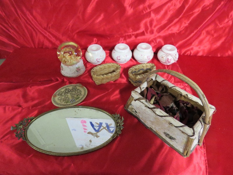 lot 69 image: Household Dcor