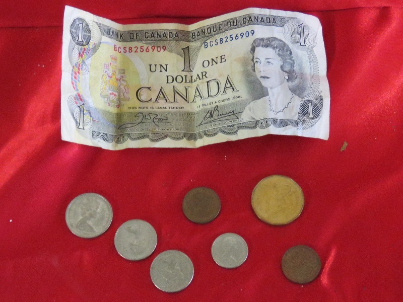 lot 82 image: Canadian Money