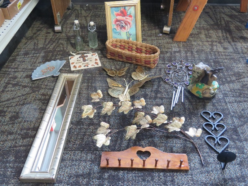 lot 91 image: Household Dcor