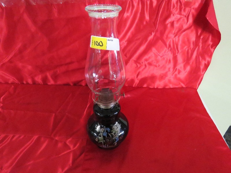 lot 100 image: Oil lamp