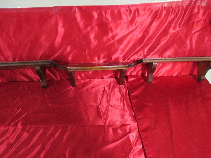 lot 108 image: wood shelf lot