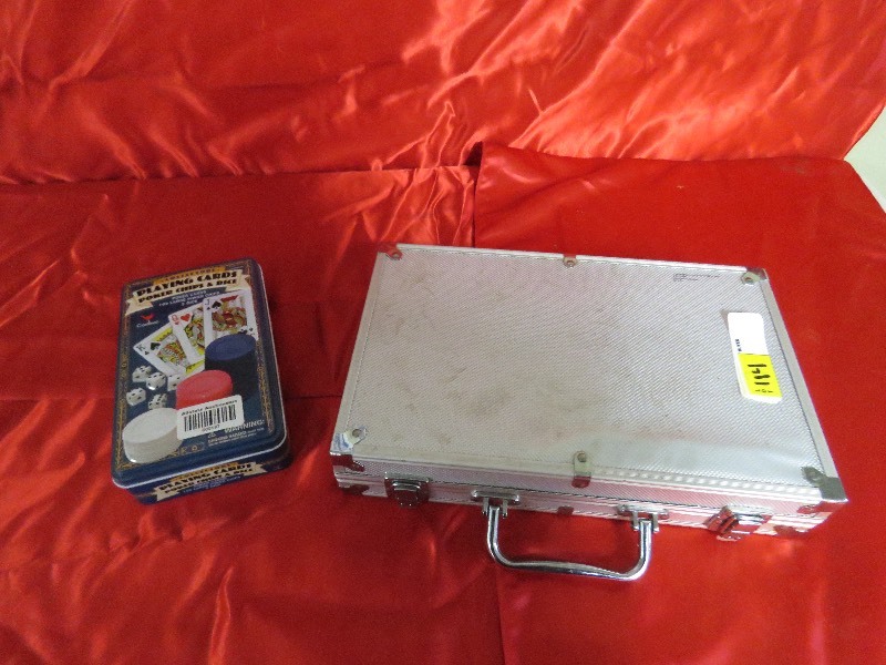 lot 114 image: Poker Set