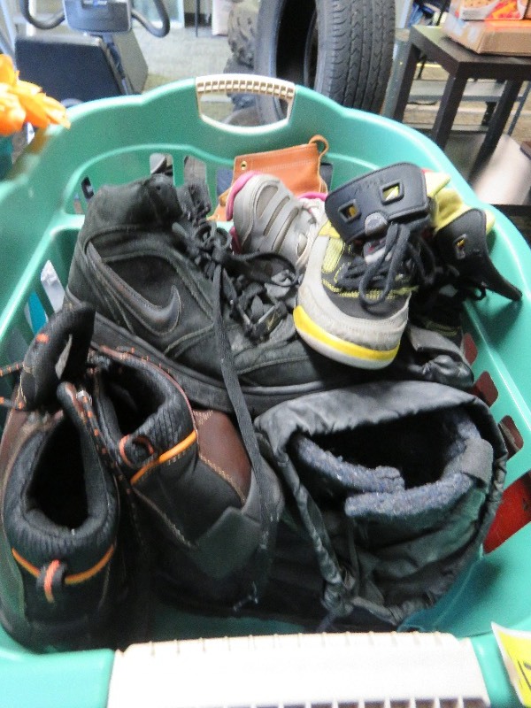 lot 120 image: Shoe lot