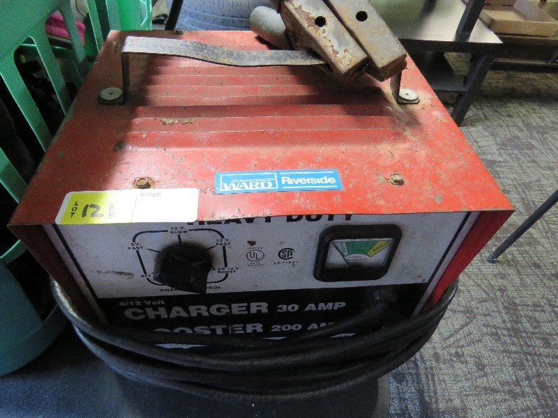 lot 121 image: Battery charger