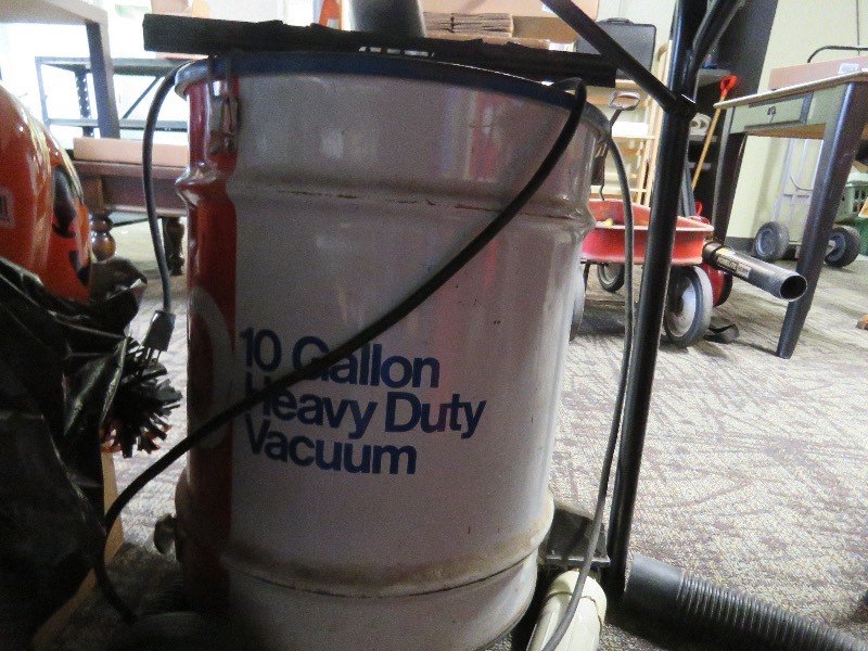 lot 130 image: heavy duty garage vac