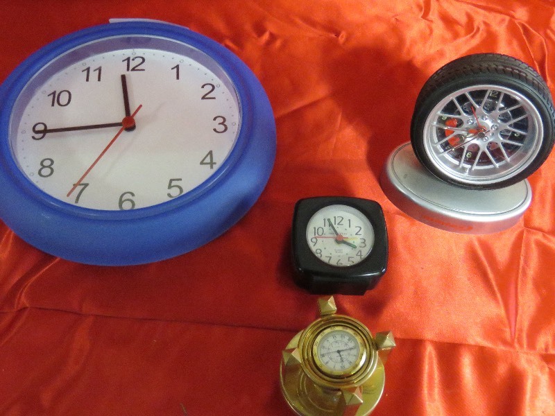 lot 144 image: clock lot
