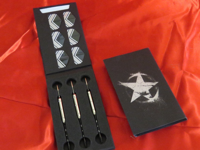 lot 146 image: Dart Set