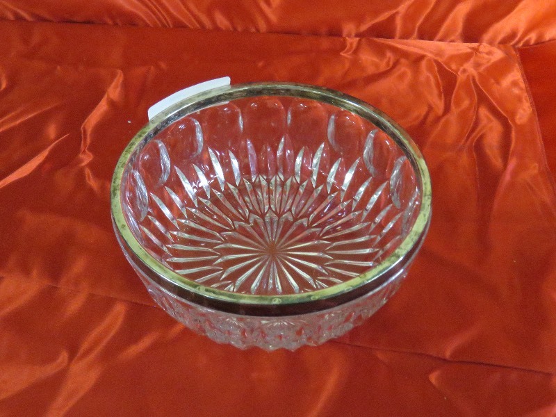 lot 155 image: Crystal bowl