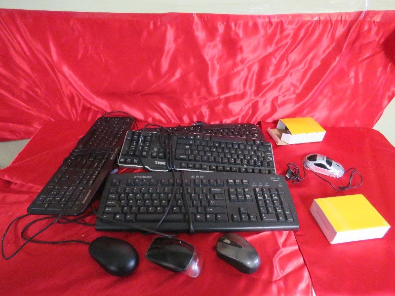 lot 163 image: keyboard lot