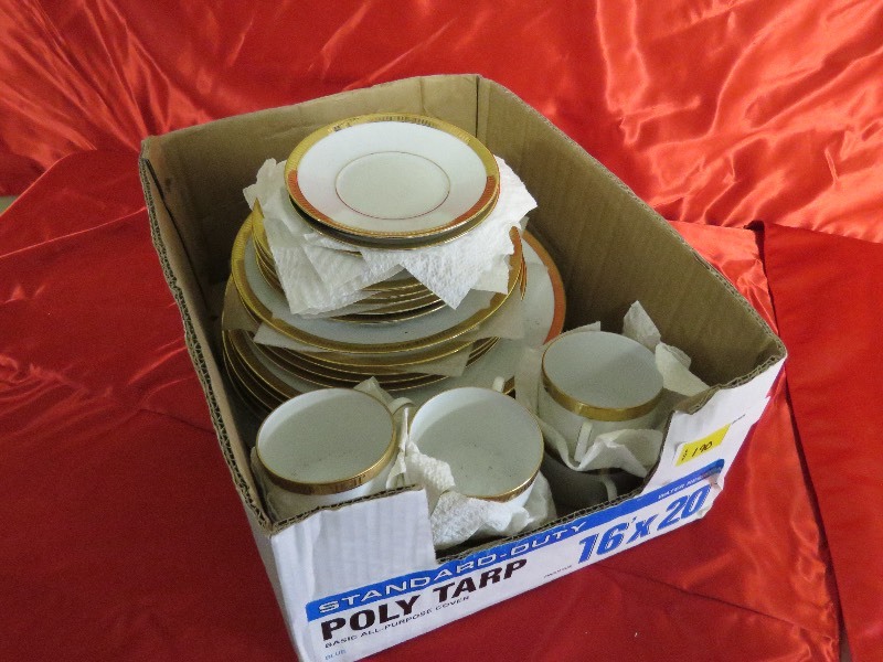 lot 190 image: China Set
