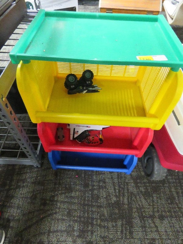 lot 210 image: toy organizer